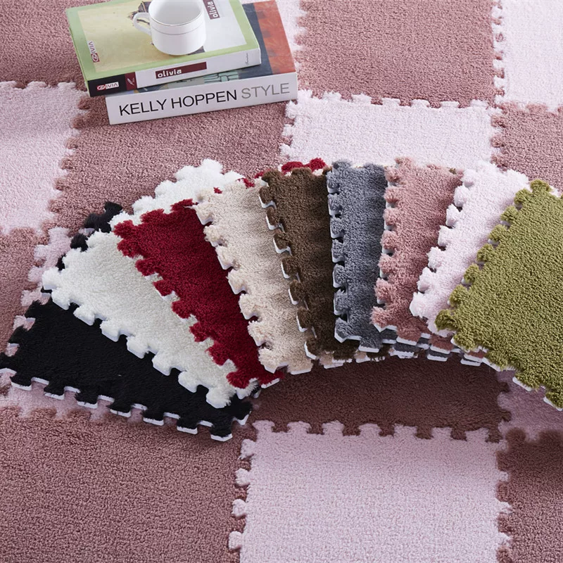 Modern and simple spliced floor MATS for the bedroom, baby crawling MATS, and large areas of the living room are covered with dirt-resistant and wear-resistant mixed floor MATS