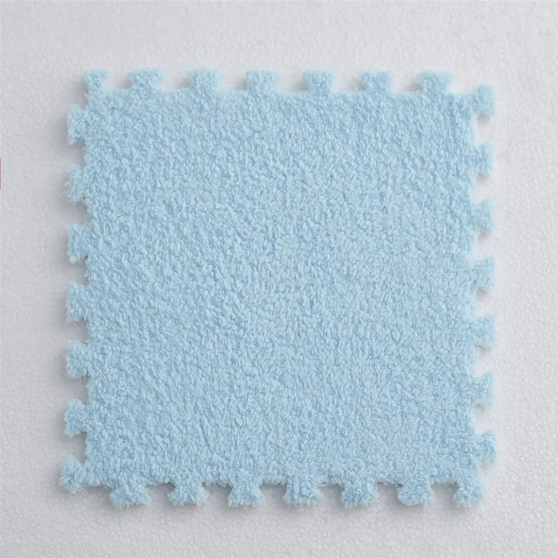 Modern and simple spliced floor MATS for the bedroom, baby crawling MATS, and large areas of the living room are covered with dirt-resistant and wear-resistant mixed floor MATS