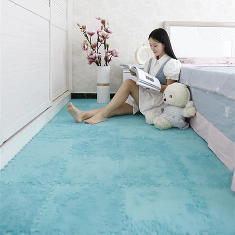 Modern and simple spliced floor MATS for the bedroom, baby crawling MATS, and large areas of the living room are covered with dirt-resistant and wear-resistant mixed floor MATS