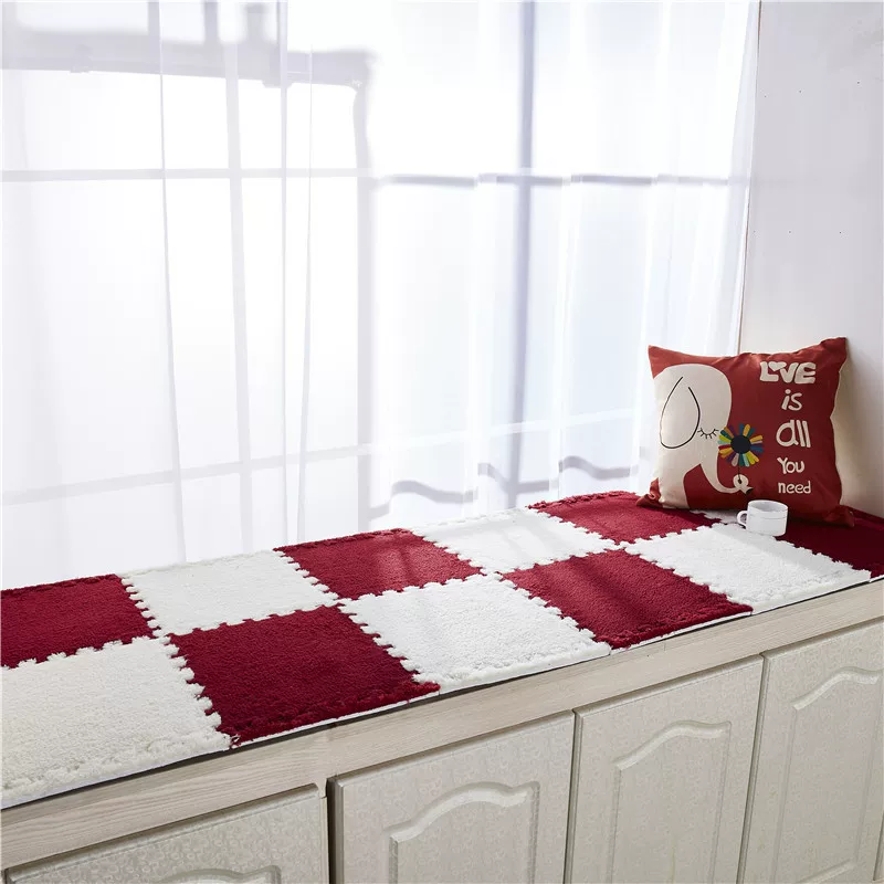 Modern and simple spliced floor MATS for the bedroom, baby crawling MATS, and large areas of the living room are covered with dirt-resistant and wear-resistant mixed floor MATS