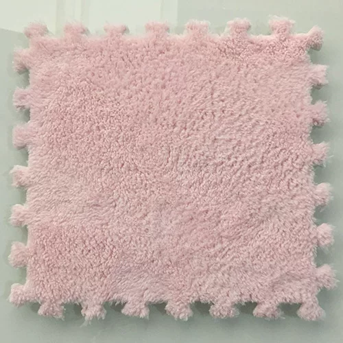 Modern and simple spliced floor MATS for the bedroom, baby crawling MATS, and large areas of the living room are covered with dirt-resistant and wear-resistant mixed floor MATS