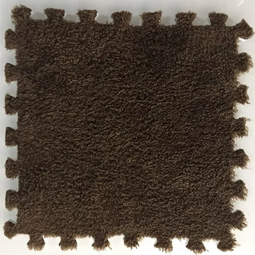 Modern and simple spliced floor MATS for the bedroom, baby crawling MATS, and large areas of the living room are covered with dirt-resistant and wear-resistant mixed floor MATS