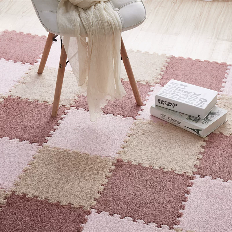Modern and simple spliced floor MATS for the bedroom, baby crawling MATS, and large areas of the living room are covered with dirt-resistant and wear-resistant mixed floor MATS