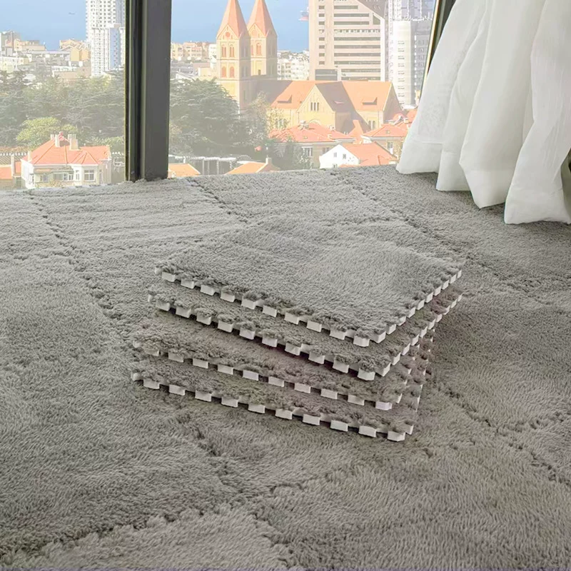 The bedroom is fully covered with a patchwork carpet, square puzzle floor MATS, plush eva foam floor MATS and tatami MATS
