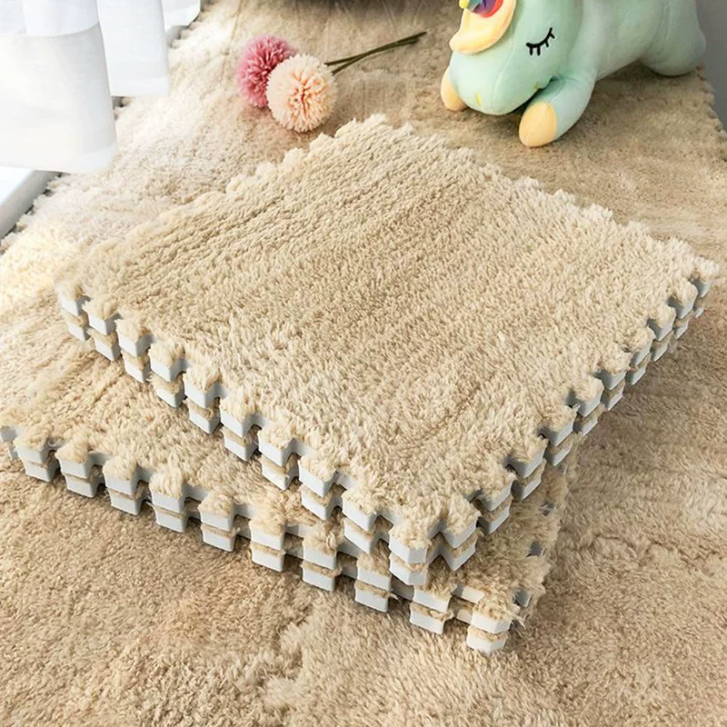 The bedroom is fully covered with a patchwork carpet, square puzzle floor MATS, plush eva foam floor MATS and tatami MATS