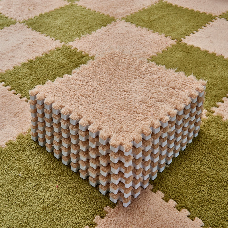 The bedroom is fully covered with a patchwork carpet, square puzzle floor MATS, plush eva foam floor MATS and tatami MATS